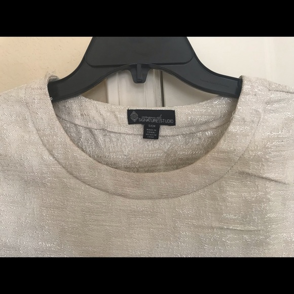 Signature Studio Top - Picture 2 of 3